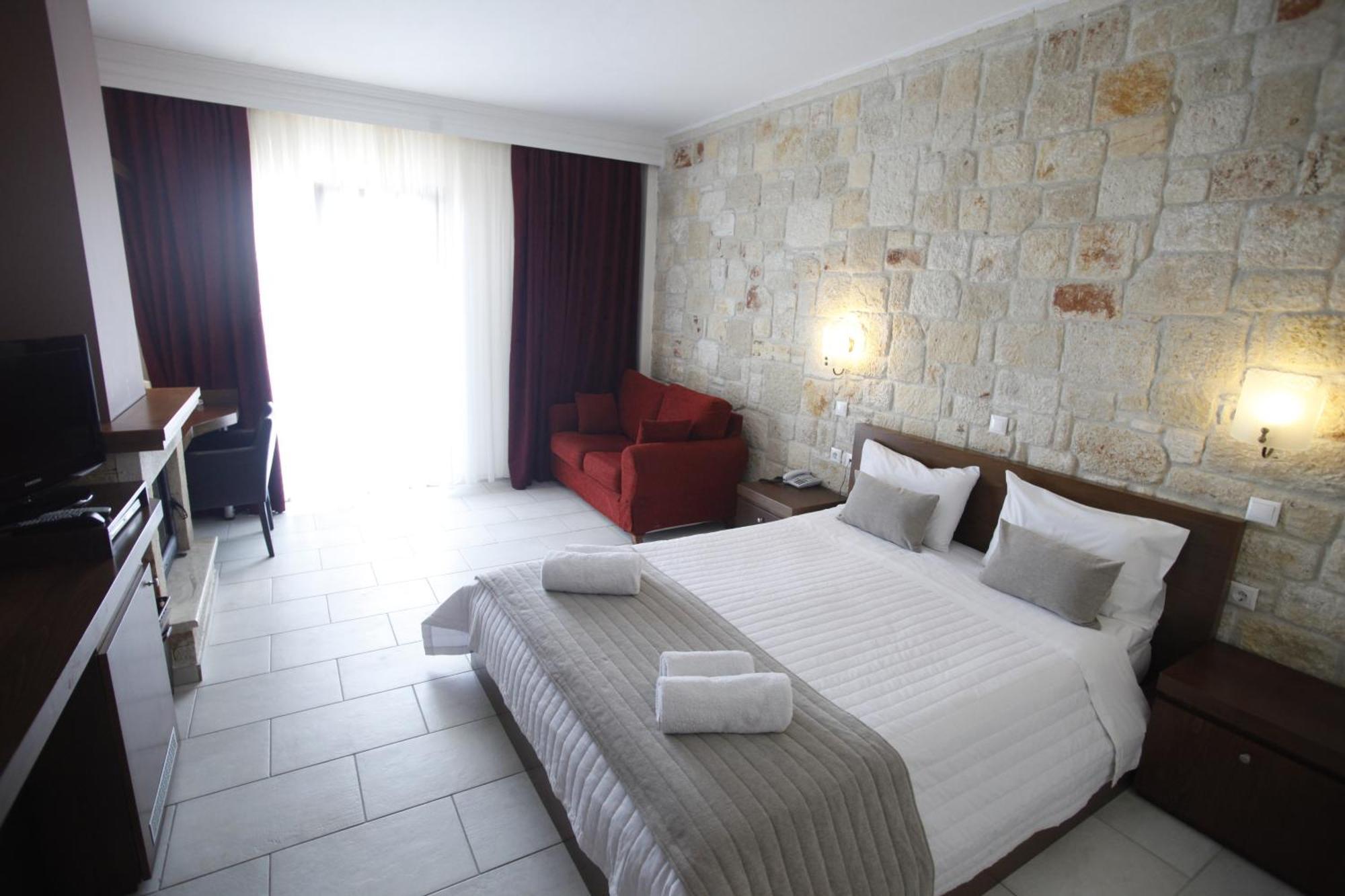 Nostos Hotel 2*